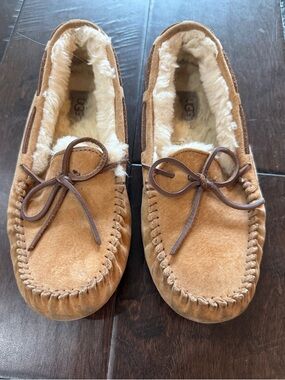 UGG Dakota Moccasin Slippers Chestnut/Tan Suede Wool. Women’s Size 8